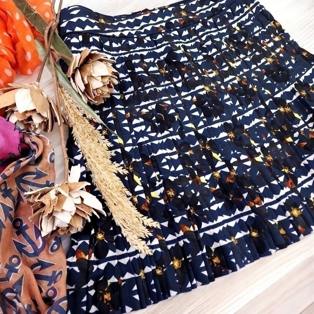 J. CREW Blue Pleated Patterned Skirt Sz 4